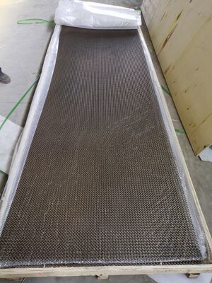เครื่องเคลือบโลหะแบบสถาปัตยกรรม Mesh ขนาดความกว้างที่กําหนดเอง เหมาะสําหรับผนังภายในและเพดาน