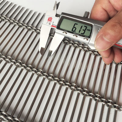 การปรับแต่งแบบสถาปัตยกรรมโลหะ Mesh ขนาดกว้างกลม ปรับแต่งสําหรับหน้าต่างอาคารที่ทันสมัย การออกแบบภายในและการใช้งานภายนอก