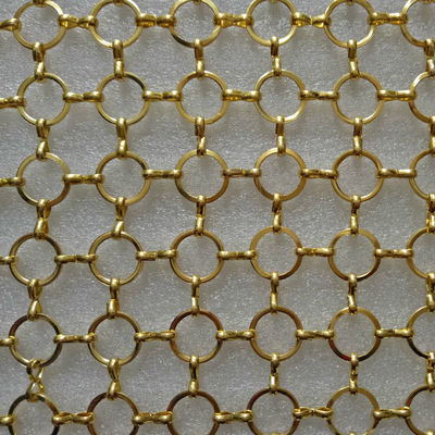 ODM รั้วตาข่ายโลหะสีทอง 3.8mm Chain Mail Mesh