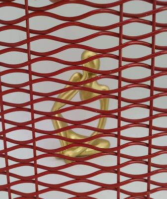 ISO9001 สถาปัตยกรรม เนื้อโลหะ Mesh สีแดงตกแต่งสําหรับห้องแบ่ง