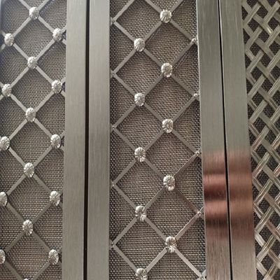 โลหะสถาปัตยกรรม Woven Wire Mesh สแตนเลส Woven Wire Mesh Grille สําหรับตกแต่งตู้