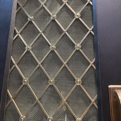 พื้นที่เปิด 49% สแตนเลส สายใยเย็บ Mesh Grille สําหรับตกแต่งตู้