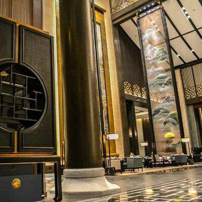 ตาข่ายสถาปัตยกรรมสแตนเลสที่มีความยืดหยุ่นสูง เส้นผ่านศูนย์กลางสายเคเบิล 2.5 มม. X 4 และพื้นผิวเคลือบทองเหลืองรมควันสำหรับอาคาร