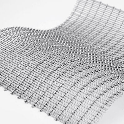 เครื่องเคลือบโลหะแบบสถาปัตยกรรม Mesh ขนาดความกว้างที่กําหนดเอง เหมาะสําหรับผนังภายในและเพดาน