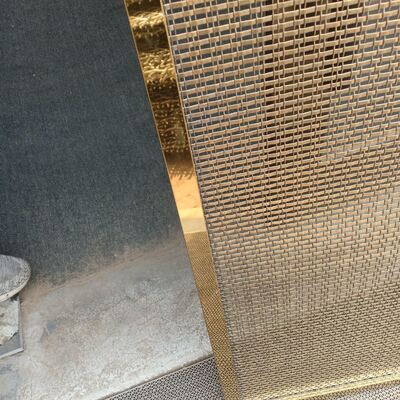 การปรับแต่งแบบสถาปัตยกรรมโลหะ Mesh ขนาดกว้างกลม ปรับแต่งสําหรับหน้าต่างอาคารที่ทันสมัย การออกแบบภายในและการใช้งานภายนอก