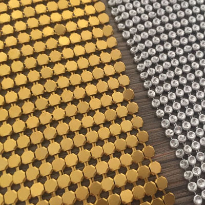 SGS Cladding อลูมิเนียมโลหะเลื่อมผ้าตาข่ายโลหะ Oilproof สำหรับเสื้อผ้า
