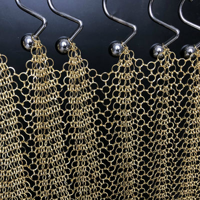 ODM รั้วตาข่ายโลหะสีทอง 3.8mm Chain Mail Mesh